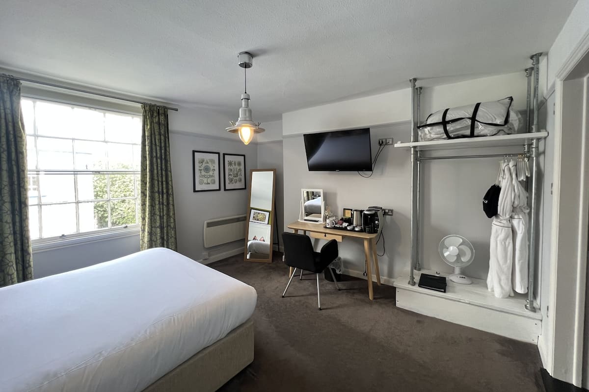 Double Room (Room 5) | Free WiFi
