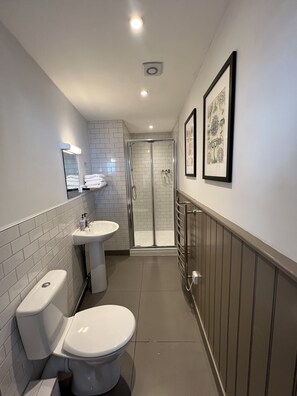 Bathroom - The White Horse (Maldon)
