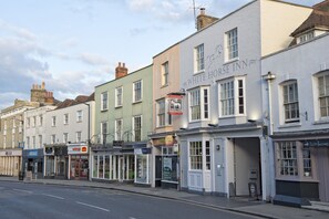 Exterior - The White Horse (Maldon)