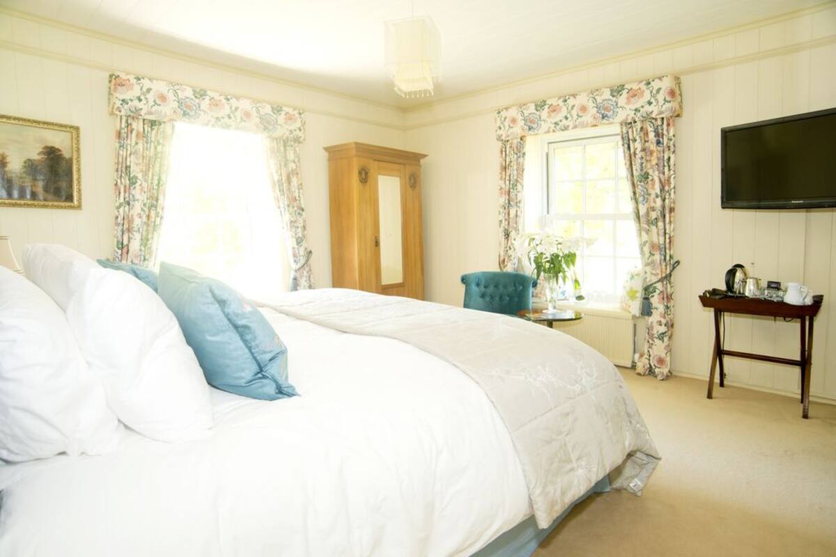 Double or Twin Room, Ensuite (Dartmeet)