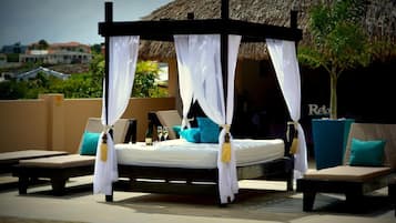 Outdoor pool, pool loungers