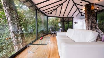 The Terraces | Premium bedding, down duvets, minibar, in-room safe