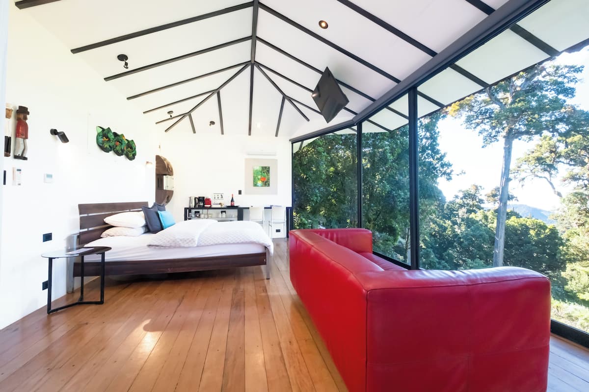 Quetzal Bungalow | Premium bedding, down comforters, minibar, in-room safe