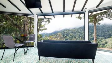 2-person Superior Bungalow Valley | Mountain view