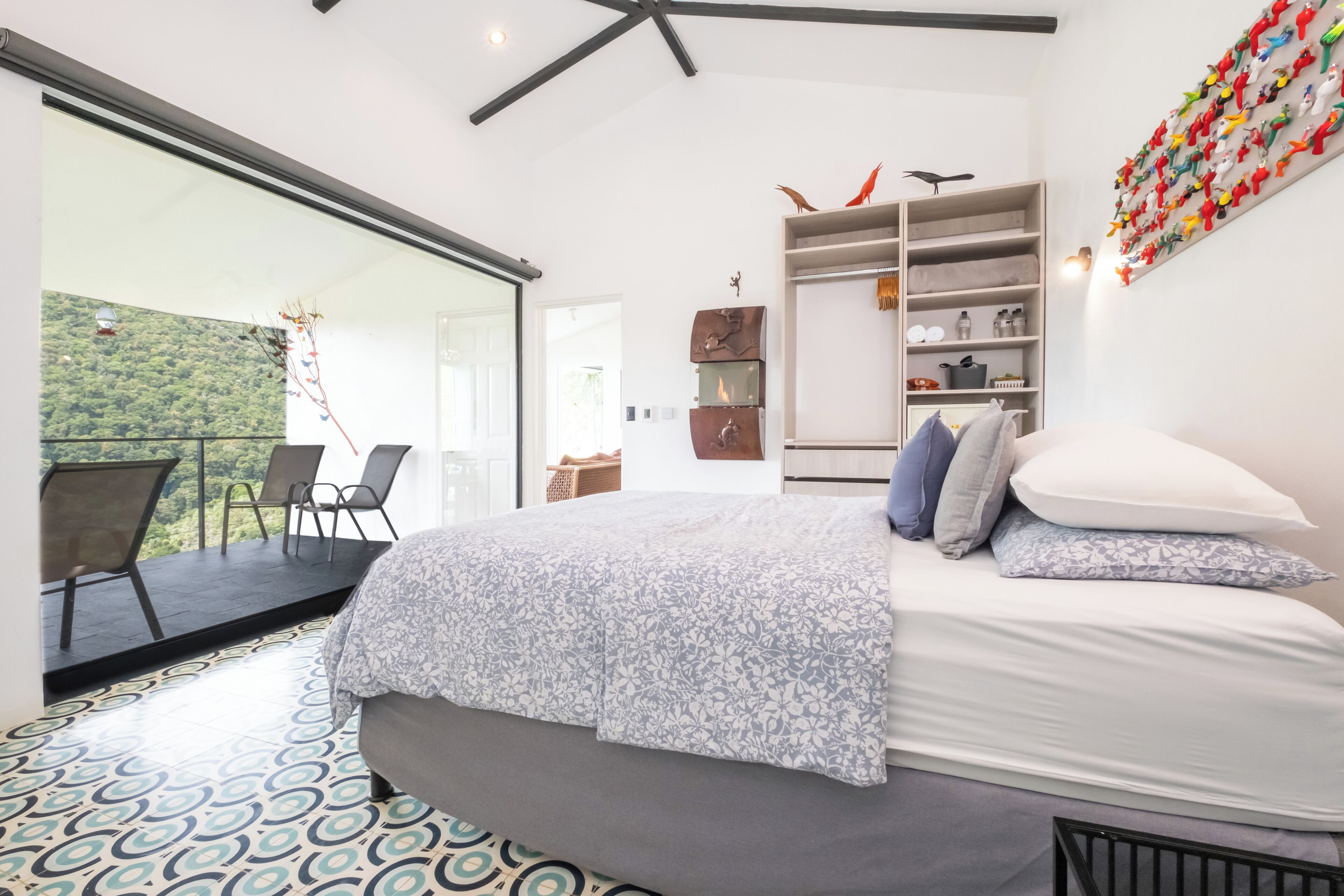 4-Person Superior Bungalow  | Sengetøy av topp kvalitet, dundyner, minibar og safe på rommet