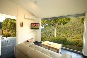 4-Person Superior Bungalow  | 山景