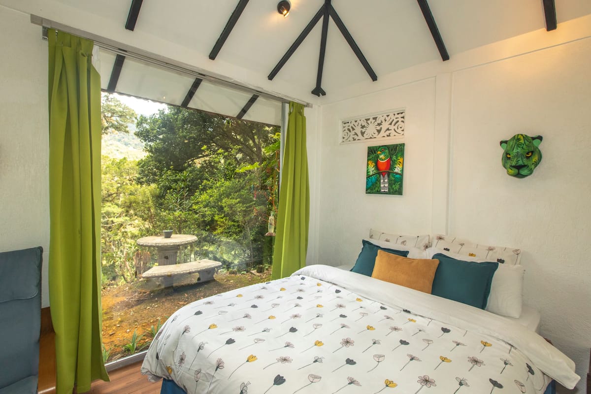 Bungalow estándar | Ropa de cama de alta calidad, edredón y minibar