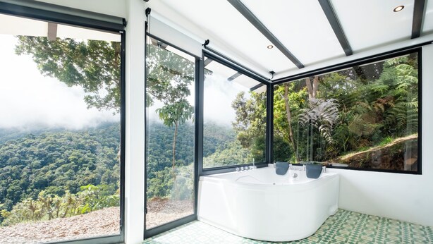 2-person Superior Bungalow Valley | バスルーム | 環境にやさしいバスアメニティ、ヘアドライヤー、タオル、石鹸