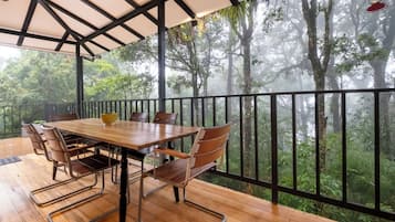 4-Person Superior Bungalow | Terraza o patio