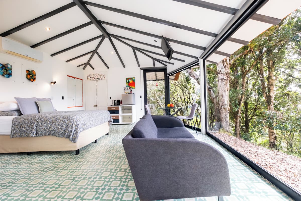 2-person Superior Bungalow Valley | Sengetøy av topp kvalitet, dundyner, minibar og safe på rommet