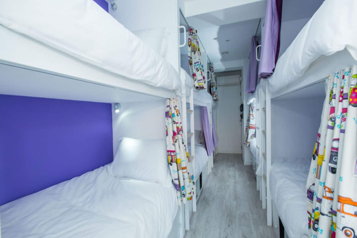 Dormitorio compartido, solo para hombres (1 bed in 10 beds room) | 20 habitaciones, edredón, camas con pillow-top y cortinas blackout