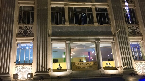 Fachada de la propiedad por la tarde o noche