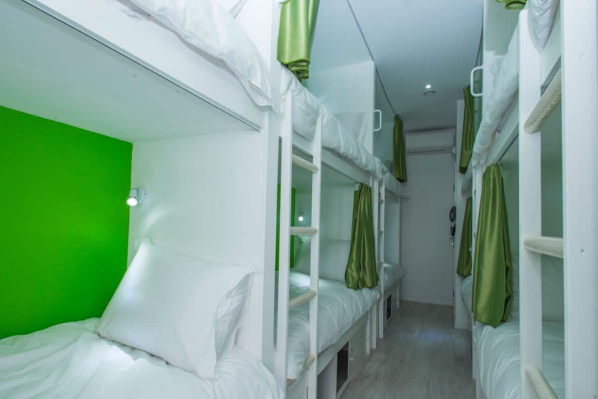 20 habitaciones, edredón, camas con pillow-top y cortinas blackout