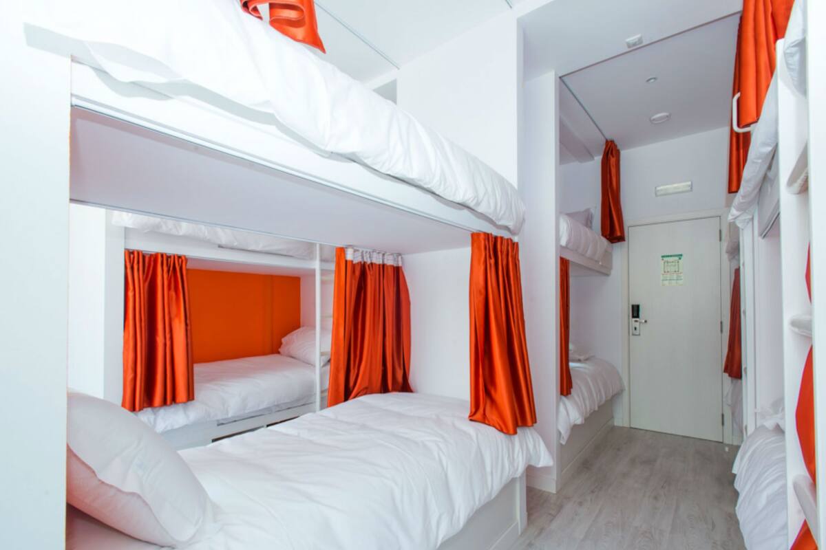 20 chambres, couette en duvet d'oie, surmatelas, rideaux occultants