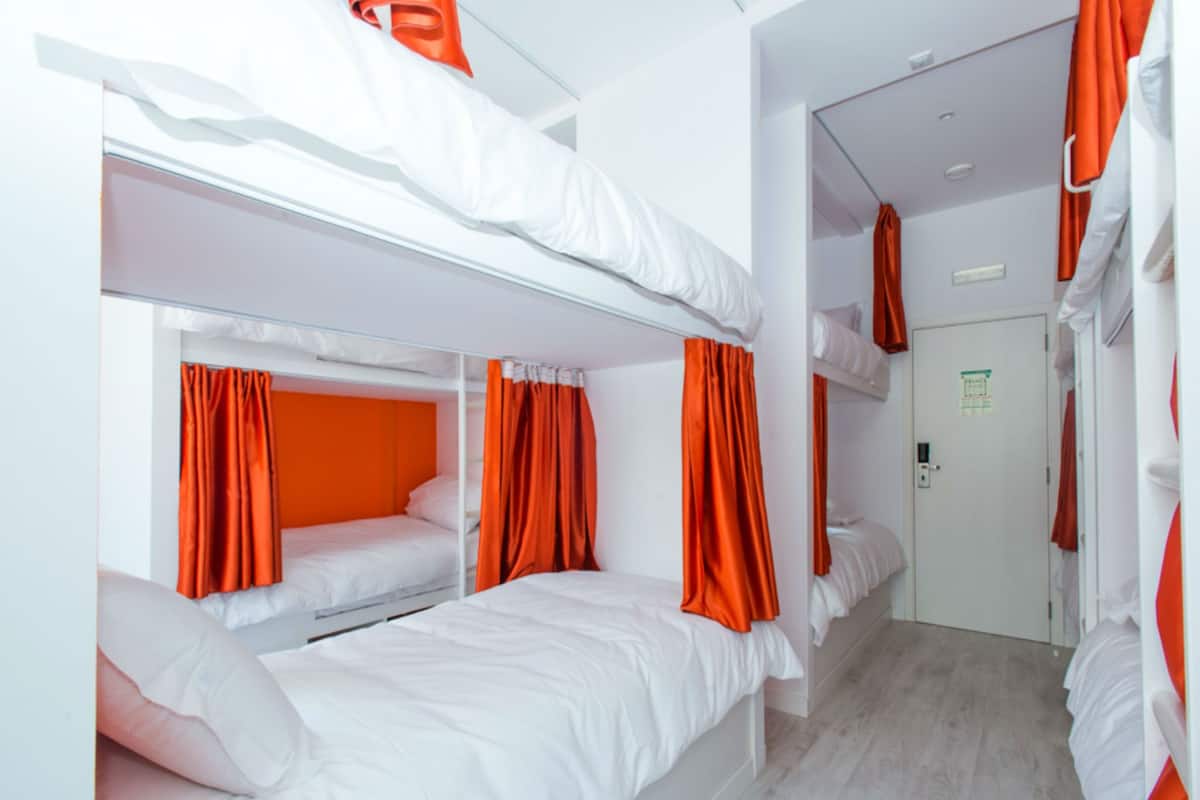 Dormitorio compartido, solo para mujeres (1 bed 10 beds room) | 20 habitaciones, edredón, camas con pillow-top y cortinas blackout