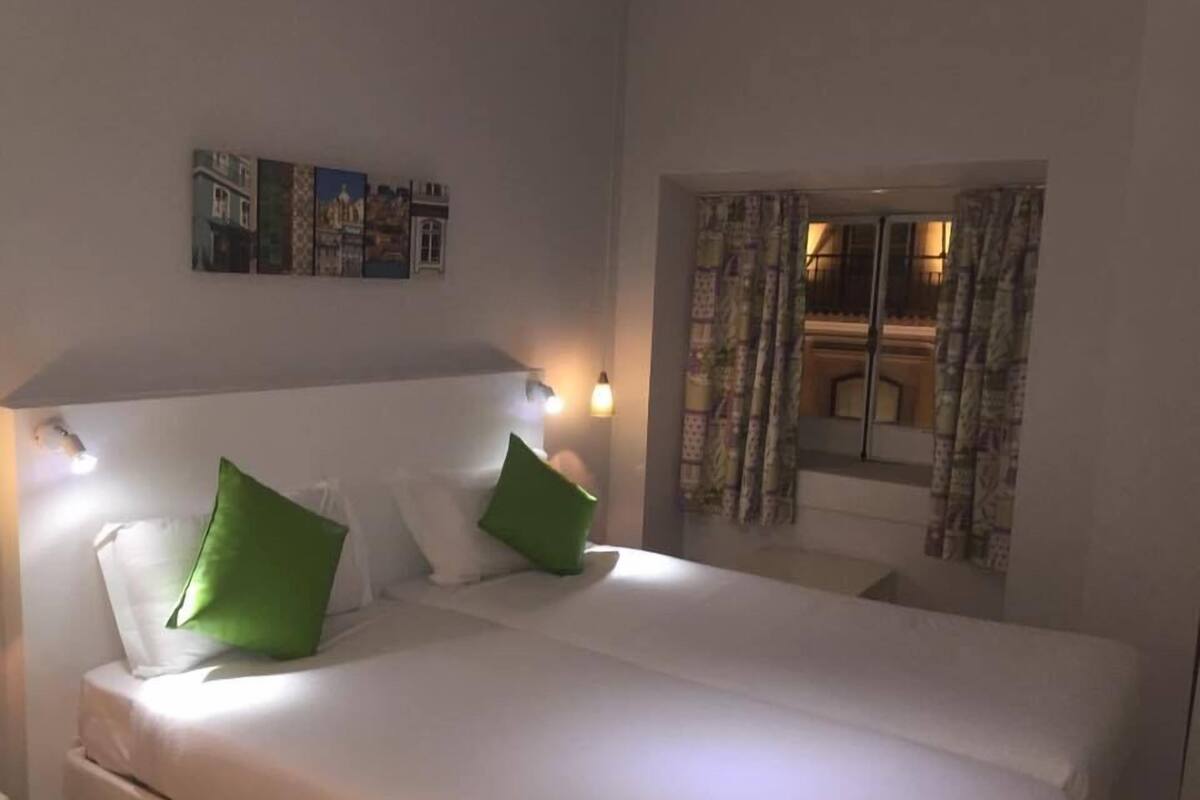 20 chambres, couette en duvet d'oie, surmatelas, rideaux occultants