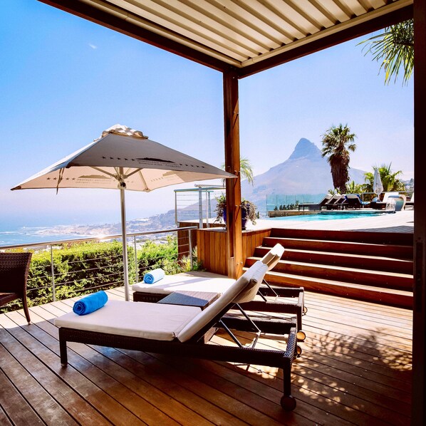 Suite 7, The Royal Suite, 1 King Bed Panoramic Ocean View | Vue de la chambre