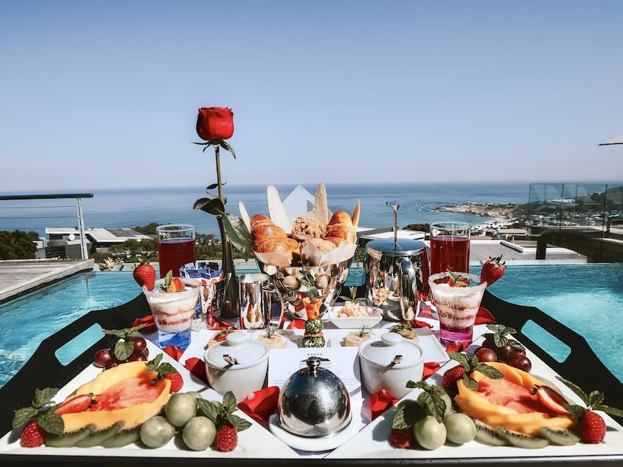 Geladeira, máquina de café expresso, cafeteira/chaleira