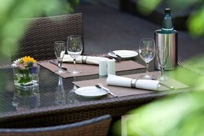 Dinner served, local and international cuisine, al fresco dining  - Hotel Engel (Hamburg)