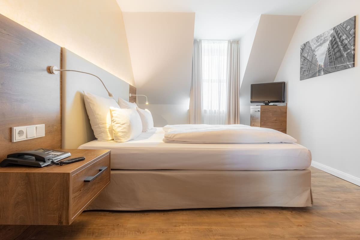 classic room | hypo-allergenic bedding, minibar, in-room safe, individually decorated