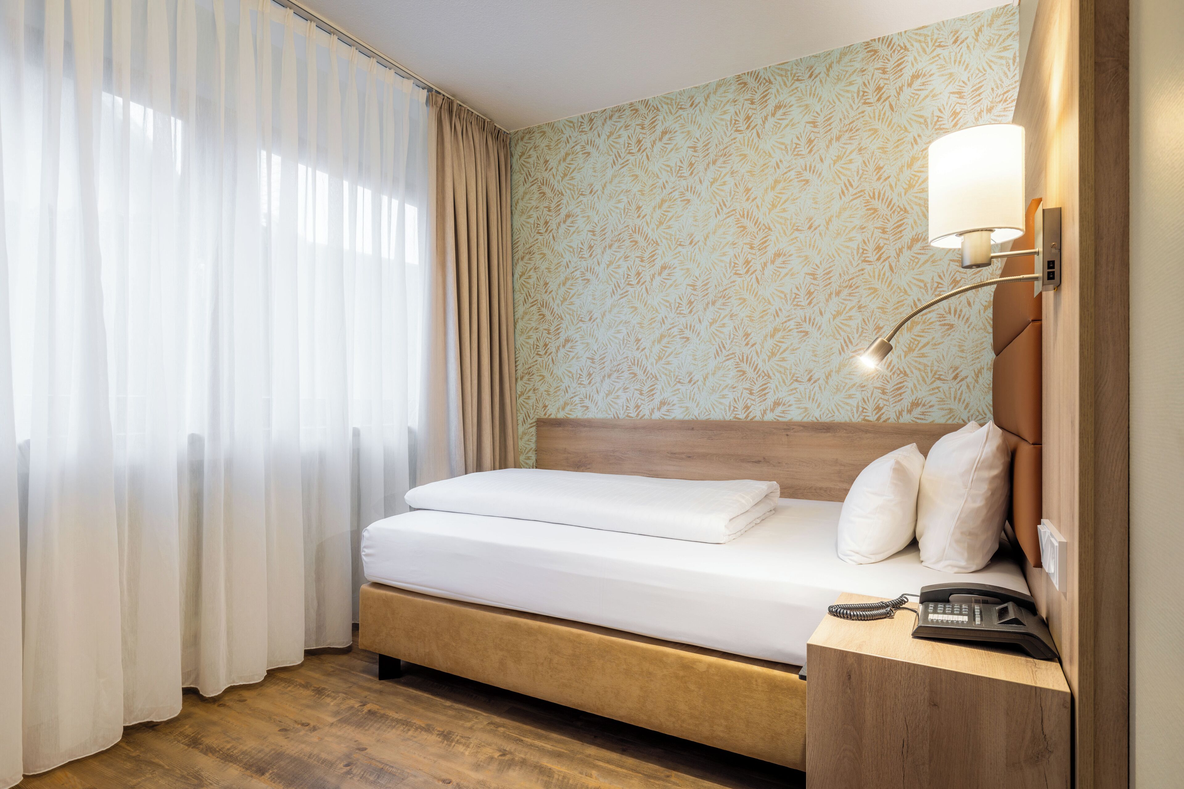 Habitación individual económica | Ropa de cama hipoalergénica y minibar 