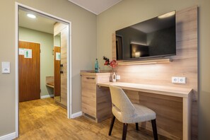 Economy Single Room | Hypo-allergenic bedding, minibar, in-room safe, blackout curtains - Hotel Engel (Hamburg)