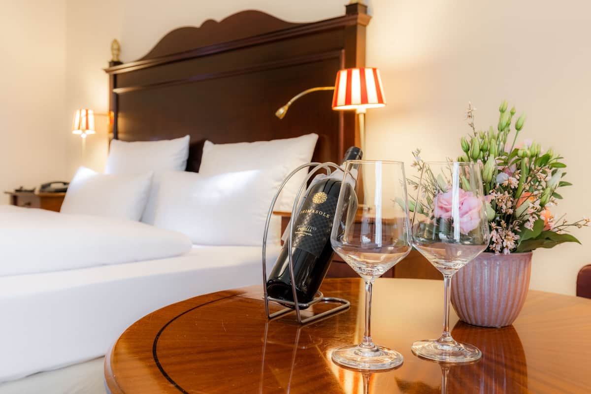 Comfort kamer | Hypoallergeen beddengoed, een minibar, een kluis op de kamer