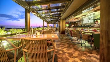 2 restaurants, local and international cuisine