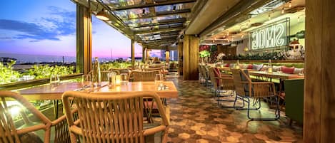 2 restaurants, local and international cuisine
