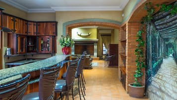 2 bar/lounge