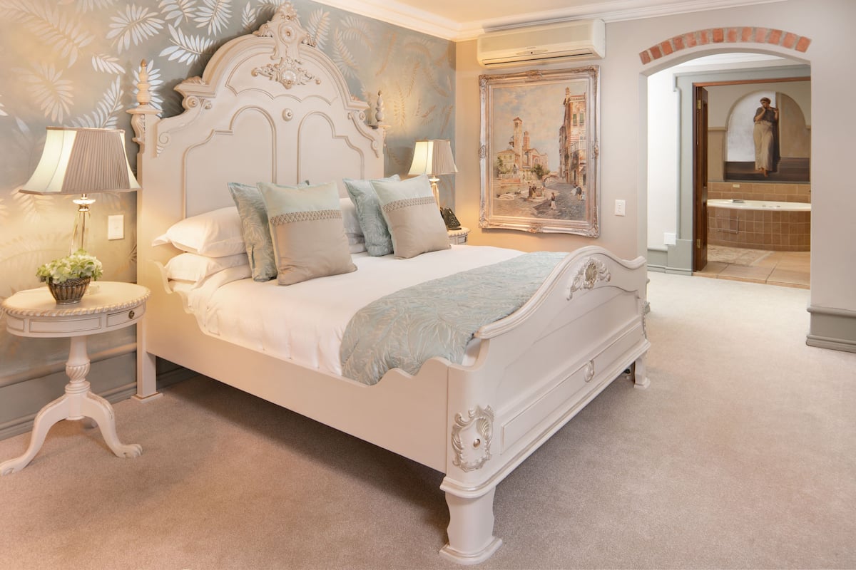 Honeymoon Suite | Bathroom
