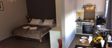 Premier Studio | In-room dining