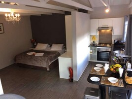Premier Studio | In-room dining