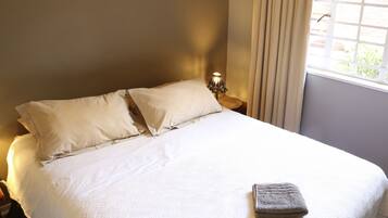 Egyptinpuuvillaiset lakanat, tallelokero huoneessa, äänieristys