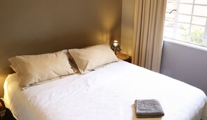 Sengetøy i egyptisk bomull, safe på rommet og lydisolert