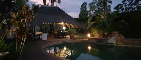 Kolam renang terbuka