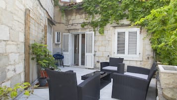 One Bedroom Apartment with Balcony | Terrace/patio