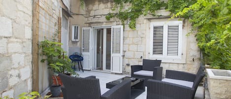 One Bedroom Apartment with Balcony | Terrass/Patio