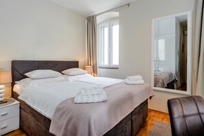 Premium bedding, Select Comfort beds, in-room safe, laptop workspace - Bouganvillea Split Apartments (Split)