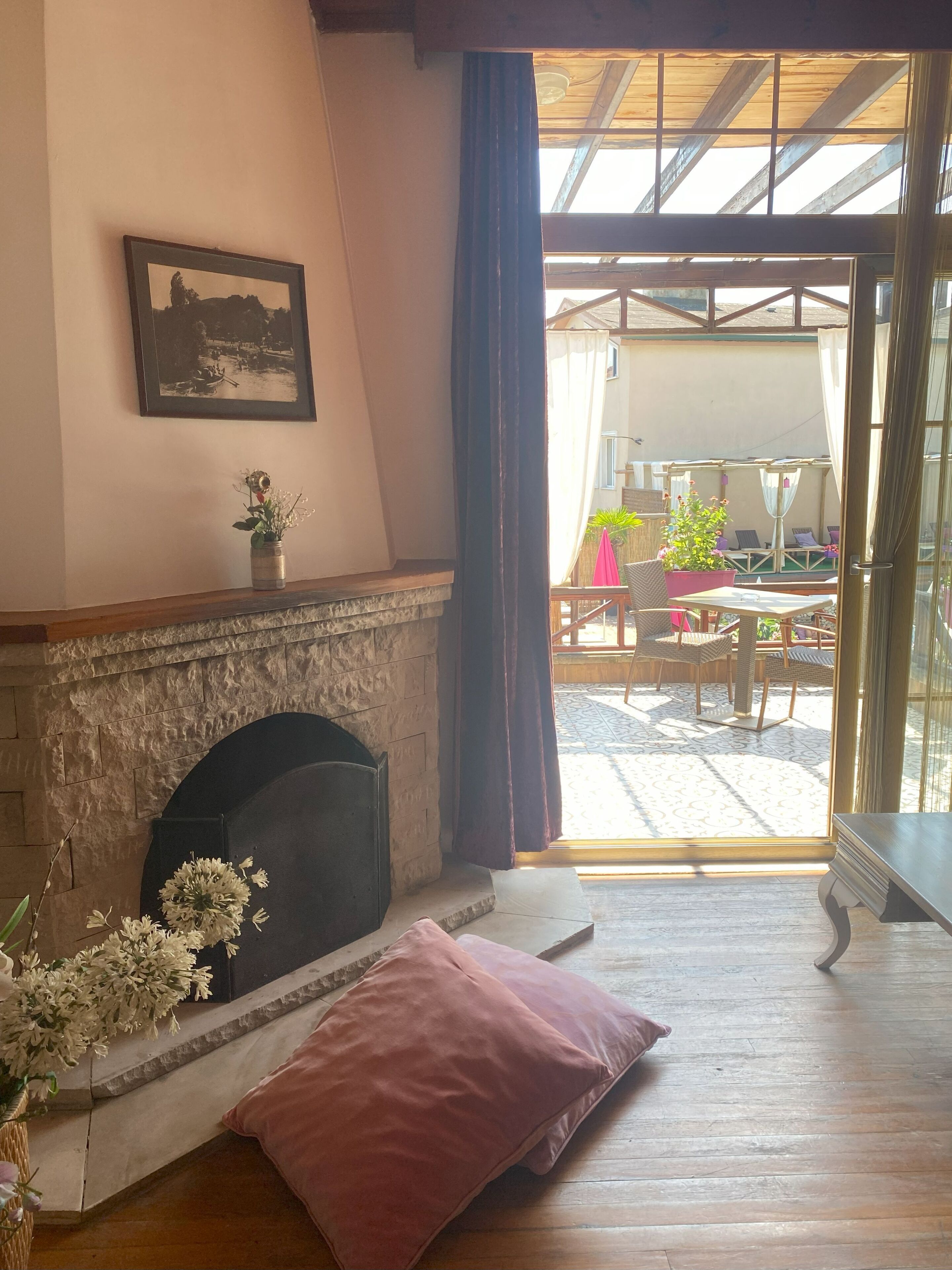 华丽套房 (Harem) | 高档床上用品、办公桌、免费 WiFi