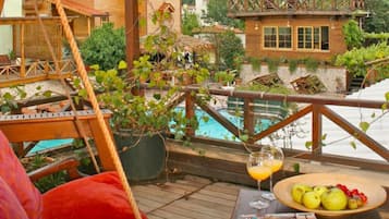 Deluxe Suite (Harem) | Premium bedding, desk, free WiFi