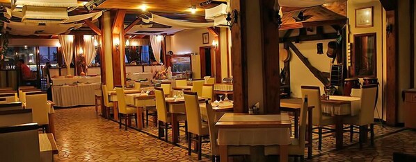 Breakfast, lunch and dinner served - Kurfal Otel (Sile)