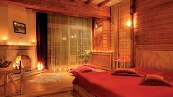 Habitación de luna de miel | Ropa de cama de alta calidad, escritorio y wifi gratis