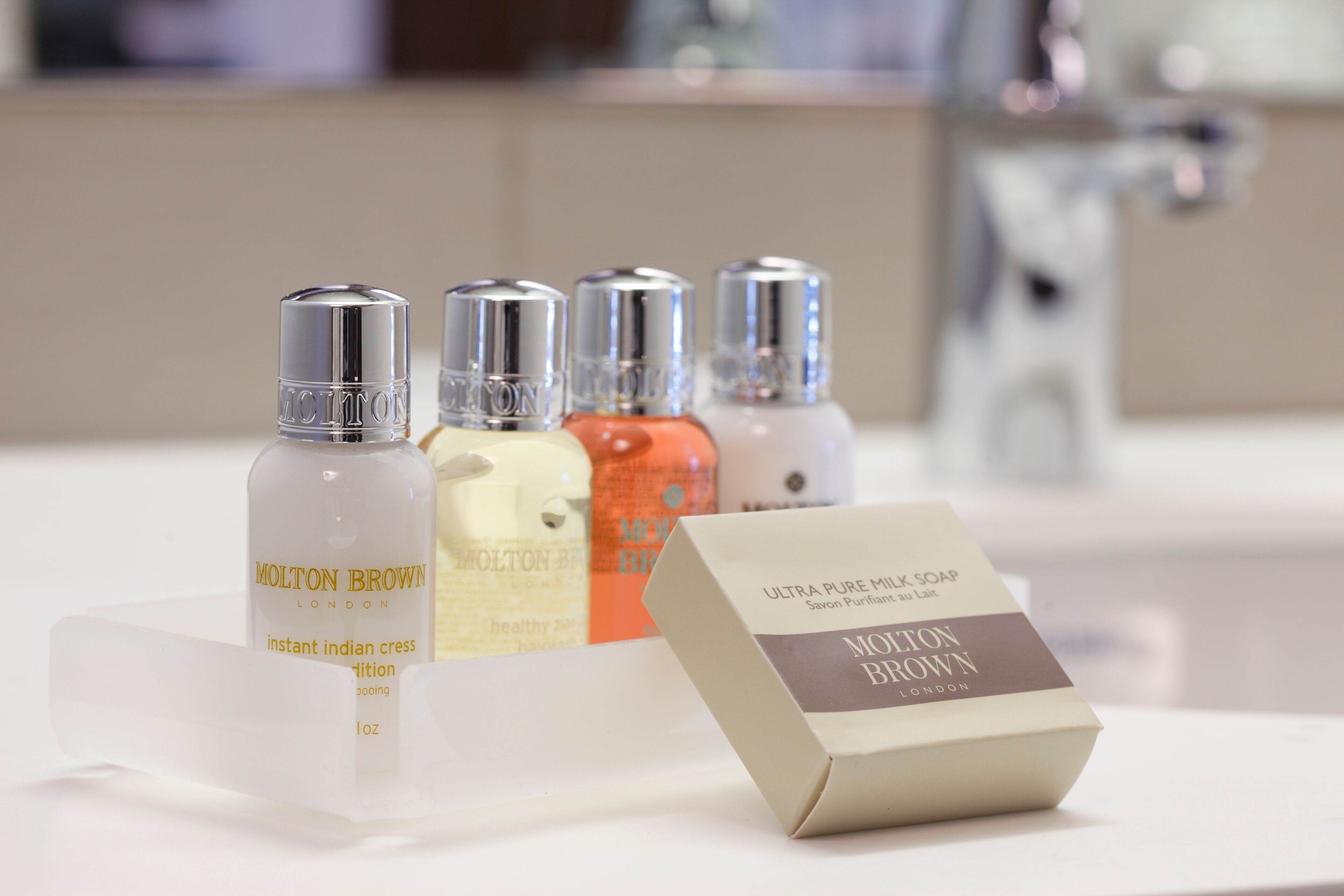 room, 1 king bed, river view (upper floor) | bathroom amenities | shower, rainfall showerhead, free toiletries, hair dryer