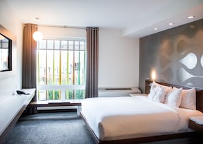 Room, 1 King Bed, City View (Main Floor) | City view