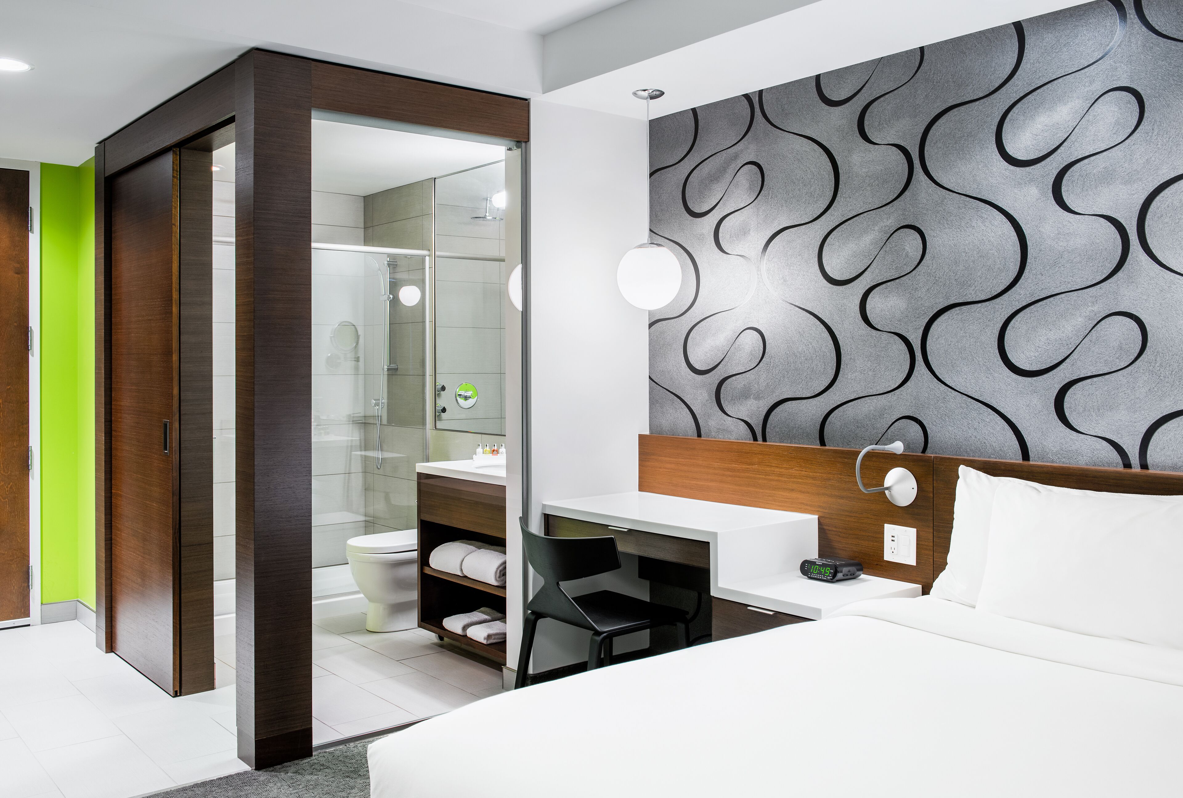 room, 1 king bed, city view (upper floor) | premium bedding, pillow-top beds, minibar, in-room safe