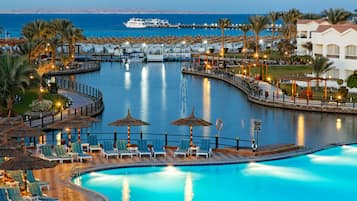 3 outdoor pools, pool umbrellas, sun loungers