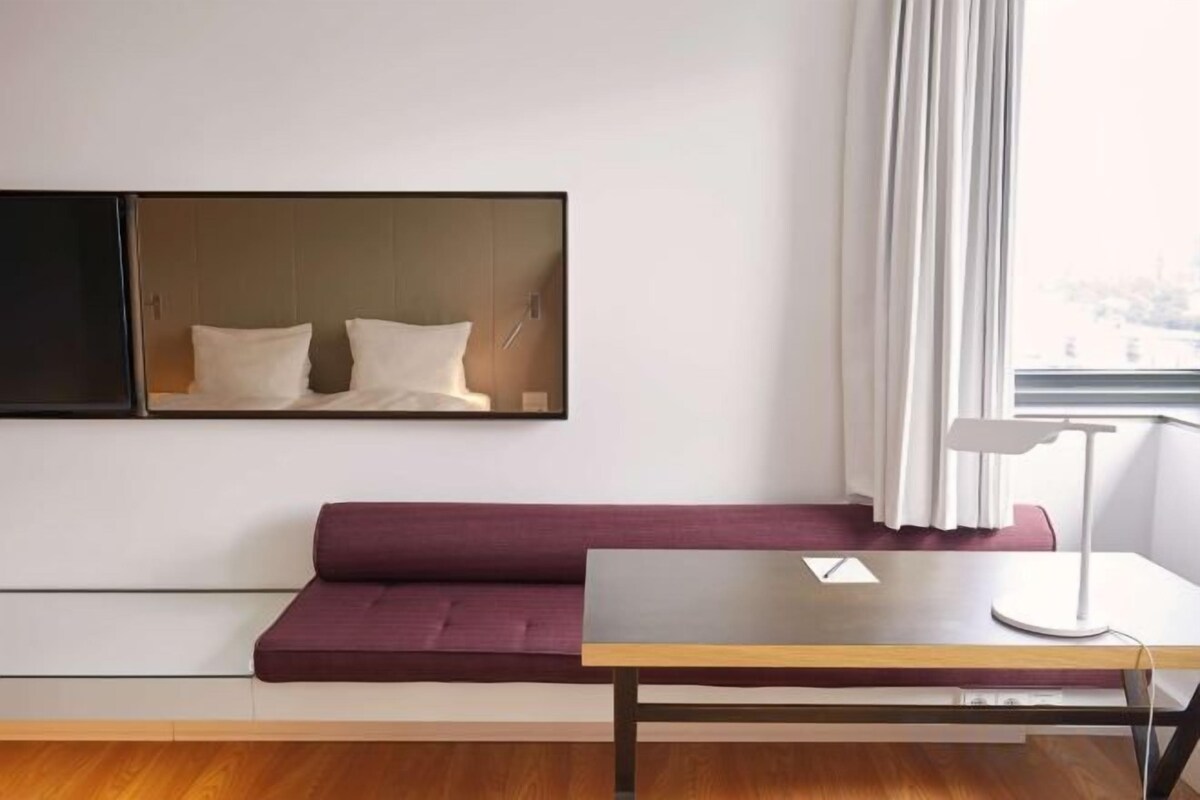 Hypo-allergenic bedding, in-room safe, desk, blackout curtains