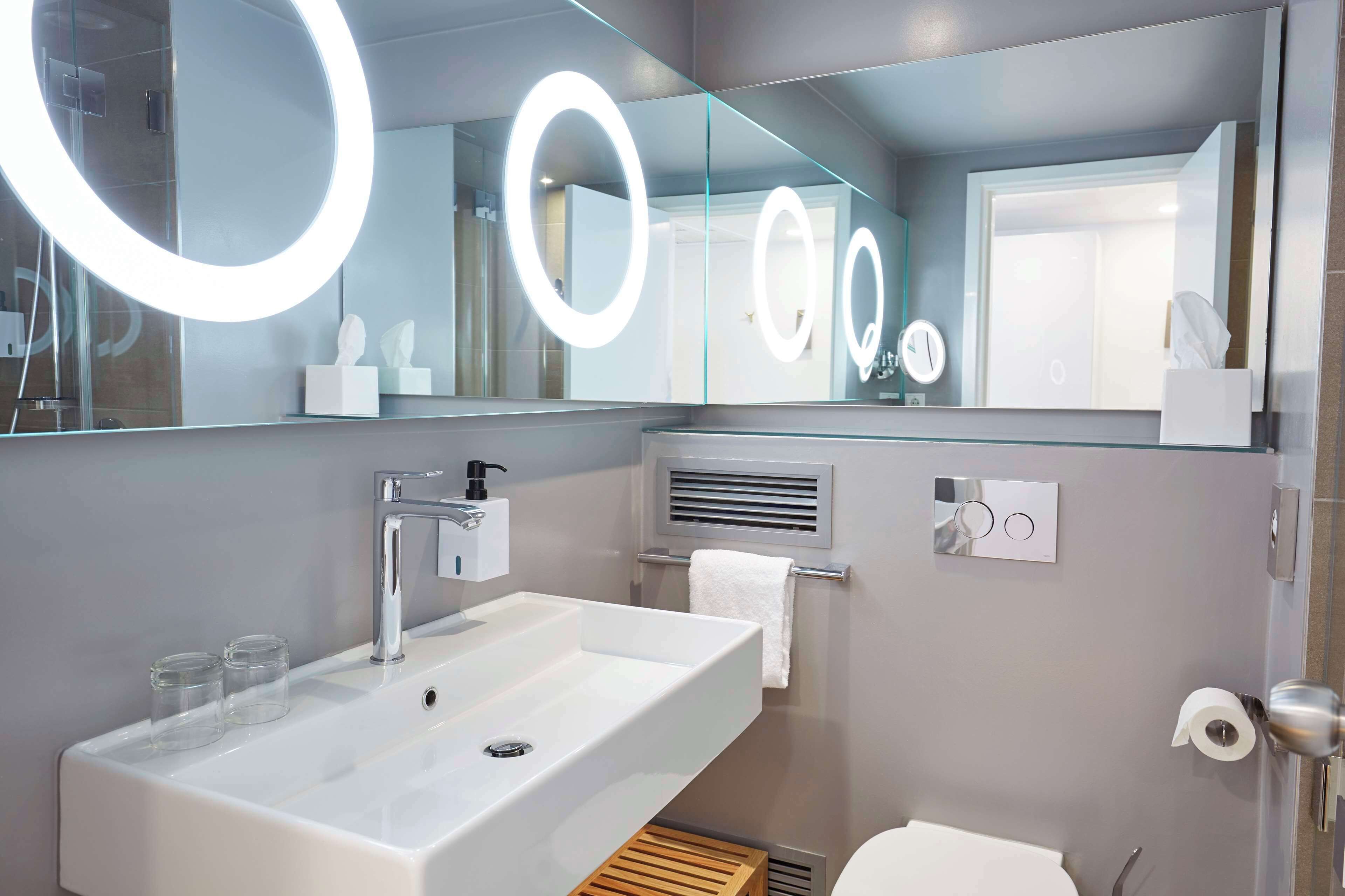 designer toiletries, hair dryer, towels