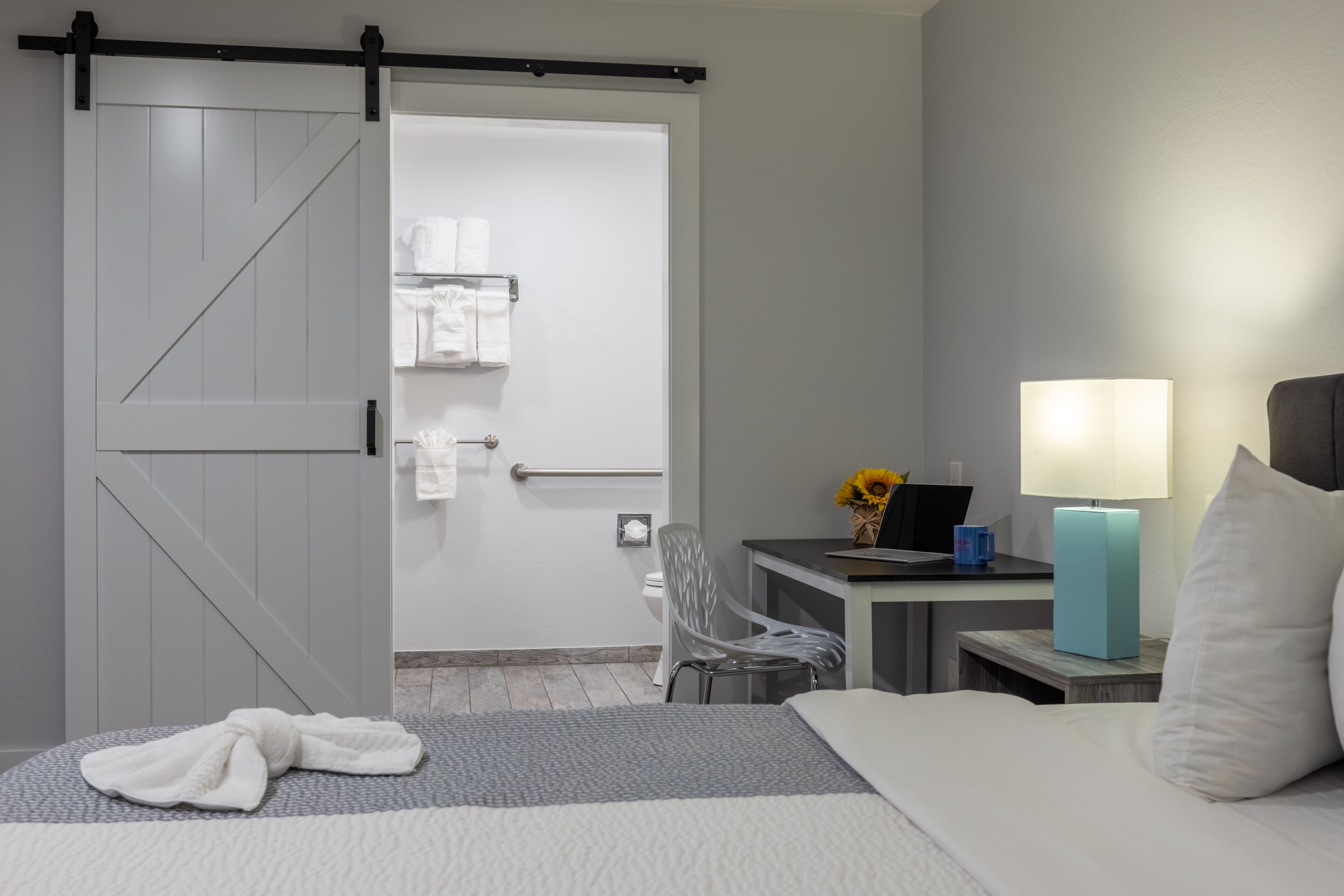 Classic Room, 1 King Bed, Handicap Accessible | Premium bedding, down comforters, pillowtop beds, individually decorated